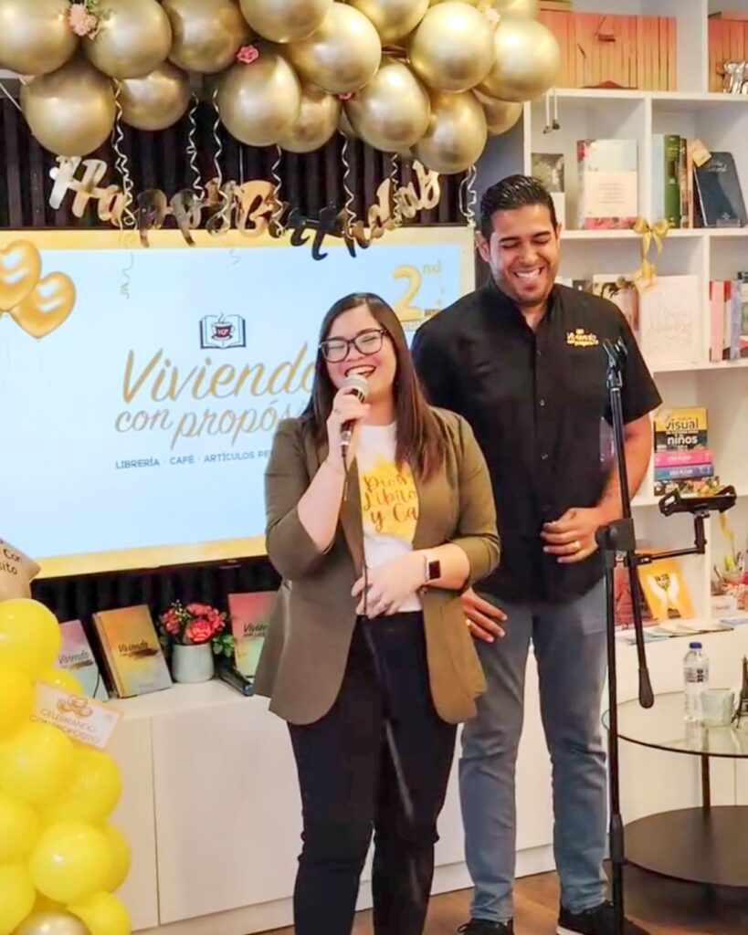 Con risas y gratitud, Librería Viviendo con Propósito celebra su segundo aniversario en SD
