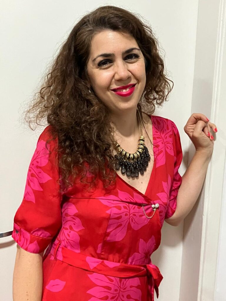 “Con Voz Propia”: Romina Escorihuela, la intérprete que une culturas desde Argentina al mundo