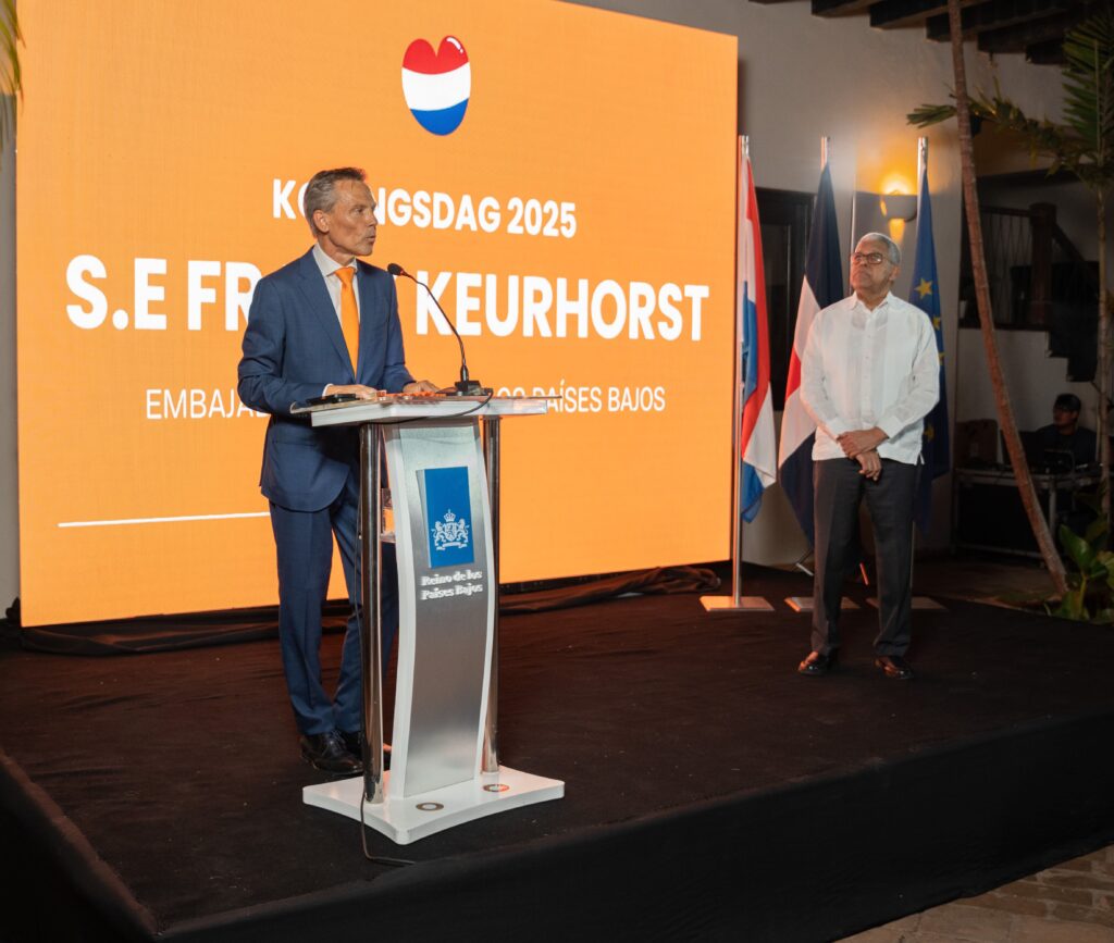 1 S.E. Frank Keurhorst, Embajador del Reino de los Países Bajos