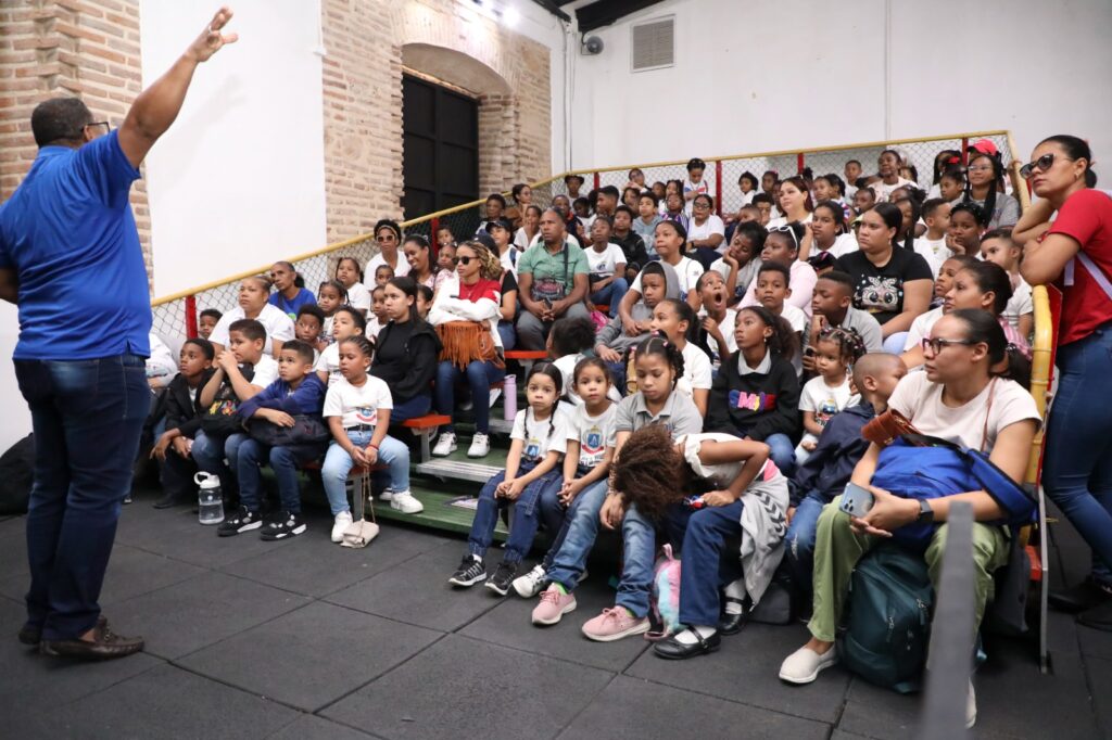 Edeeste impacta a más de 5,000 estudiantes y adultos con charlas sobre eficiencia energética en el primer semestre de 2025