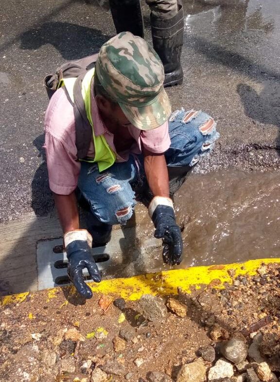 Alcaldía del DN refuerza limpieza de imbornales y filtrantes para prevenir inundaciones por lluvias