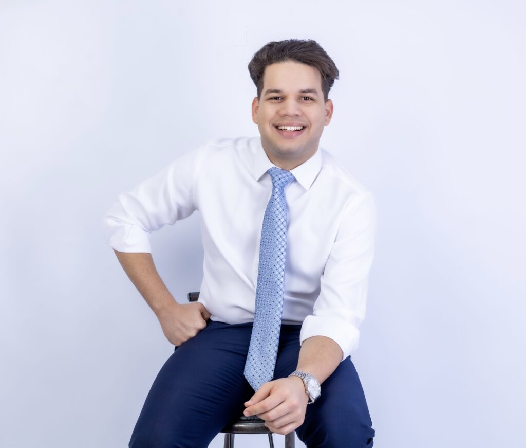Iván Díaz emerge como fenómeno político juvenil en la Fuerza del Pueblo