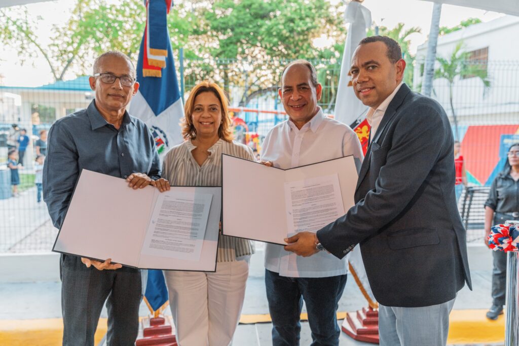 Carolina moderniza parque 30 de Mayo para el disfrute de los comunitarios