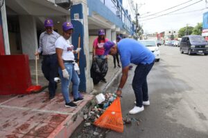 Rubén Aybar se suma a jornada de limpieza en Santo Domingo Oeste
