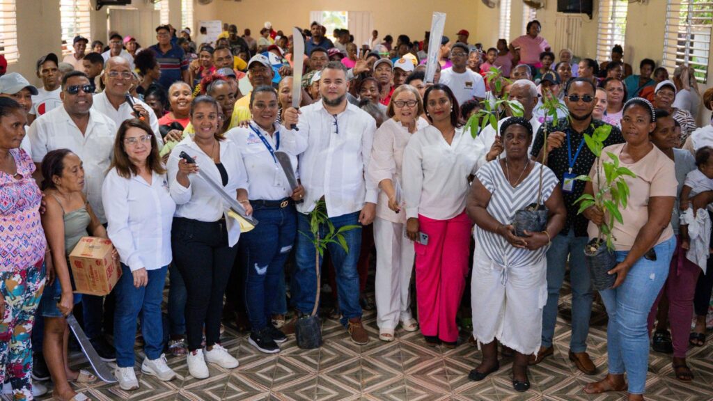 Hecmilio Galván resalta el potencial productivo y turístico de Barahona en la 10ma Ruta Larimar