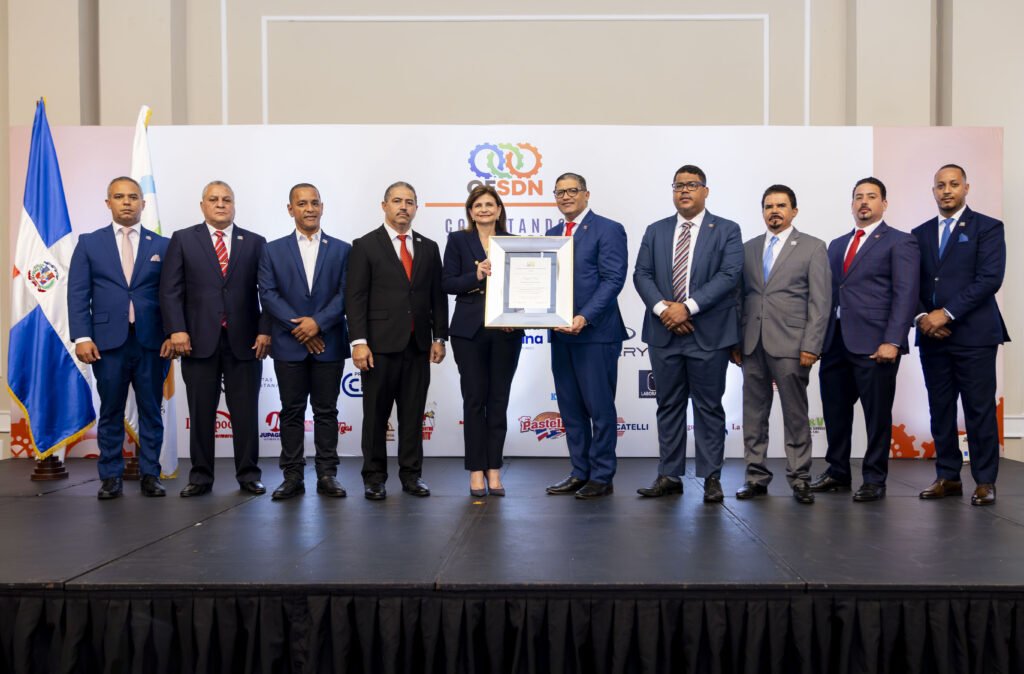 Vicepresidenta Raquel Peña y CESDN impulsan desarrollo en “Conectando Empresarios 2025”
