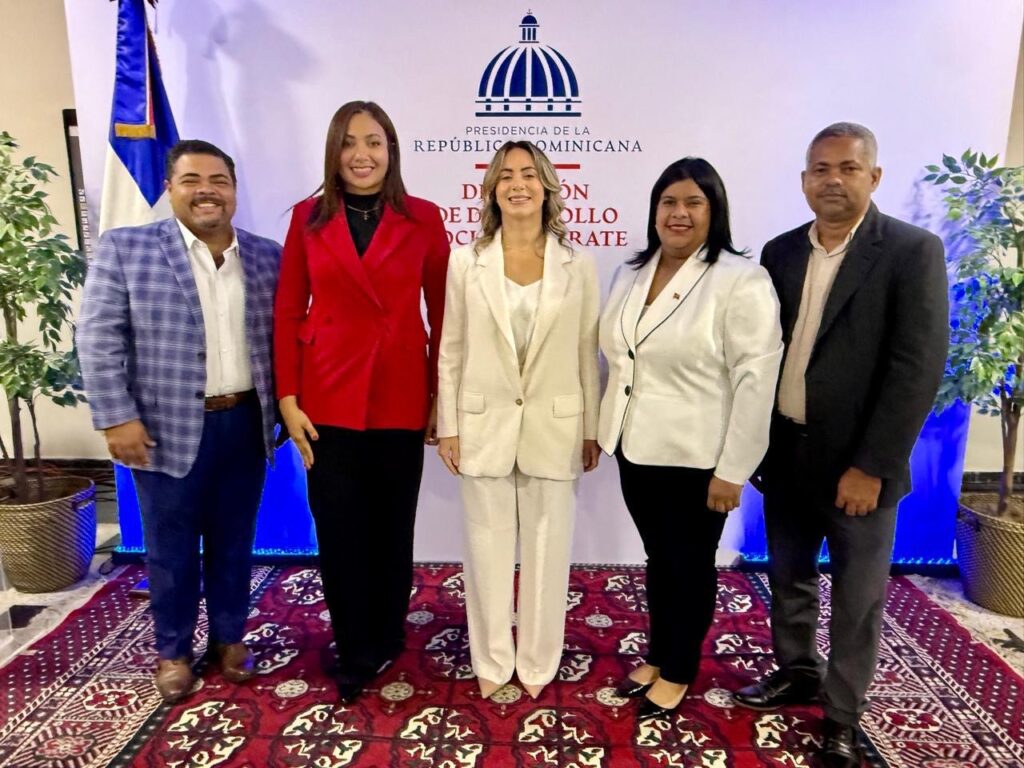 Mario Lara, Amelia Reyes, Gloria Reyes, Viryi Baldera y Robinson Castro