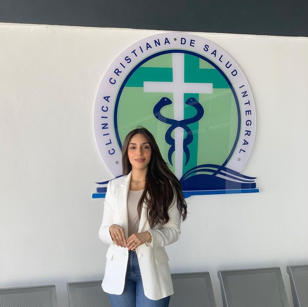 Principal.-Doctora Odette Canario Lerebours, , directora médica del centro de la salud