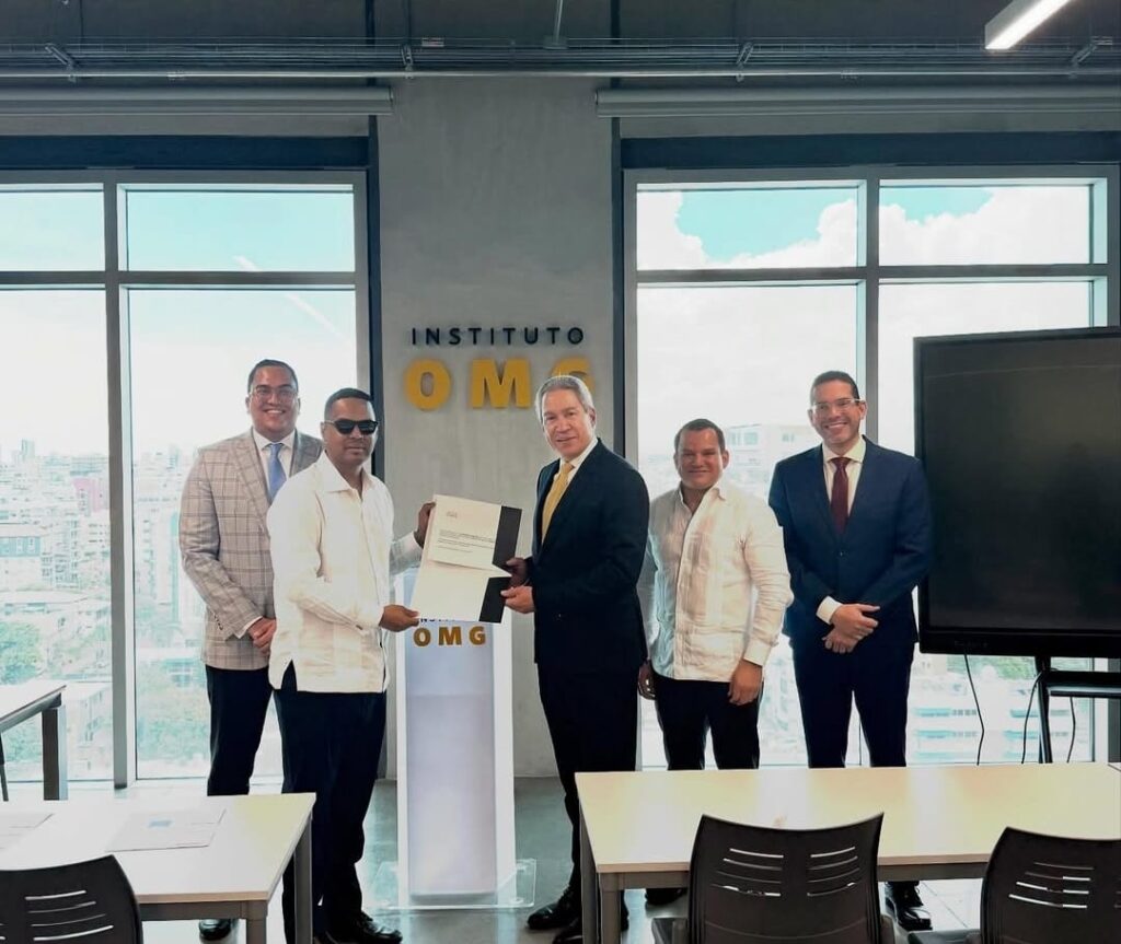 Alofoke Media Group otorgará beca completa a estudiante dominicano para estudiar Derecho en Estados Unidos