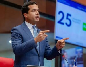 Senadores respaldan propuesta de Omar Fernández para eliminar impuestos a salarios menores de RD$52,000