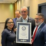Presidente Luís Abinader felicita a Restaurante Amigos por récord Guinness en Aniversario FDC