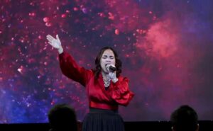 La adoradora y ministra dominicana Jessica Aquino reafirma su compromiso con Dios y con las naciones, llevando un mensaje de fe, esperanza y restauración a través de la adoración y la enseñanza de la Palabra.