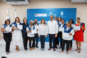 Carolina Mejía e Inaguja certifican a 108 nuevos profesionales del área textil en Cristo Rey