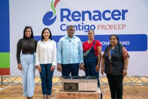 Propeep impulsa emprendedores con entrega de RD$5.3 millones en equipos y herramientas a través del programa “Renacer Contigo”