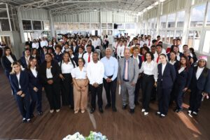 Estudiantes del Colegio Crossover proponen reformas legales para fortalecer la protección a la mujer y combatir la violencia intrafamiliar