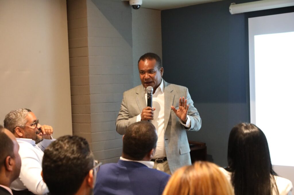 Nuevos Tiempos acusa de traición a la gestión de Abinader tras hallazgos en Senasa