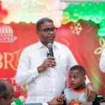 Propeep inicia almuerzos navideños con familias con niños autistas y discapacidad