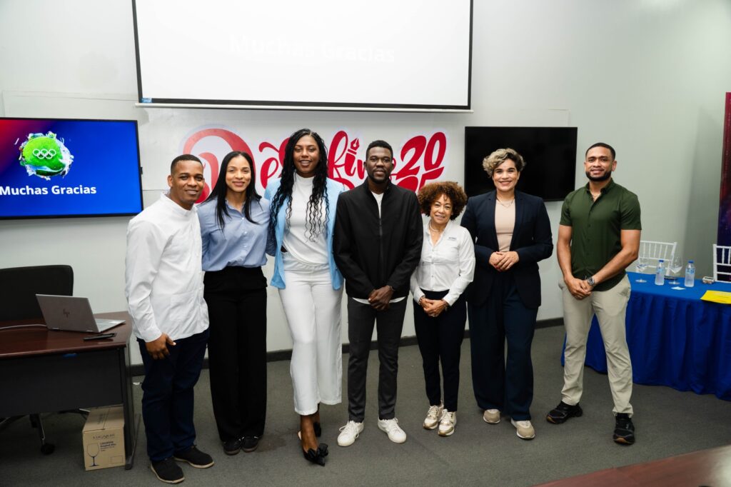 Atletas olímpicos imparten charla “Activa tu Espíritu Olímpico” a estudiantes del ITLA