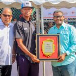 Liga Calcaño reconoce a Robert Polanco en torneo infantil que promueve el béisbol comunitario en SDO