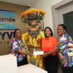 Leyvi Bautista entrega aporte al Carnaval de Herrera y patrocina cuatro comparsas