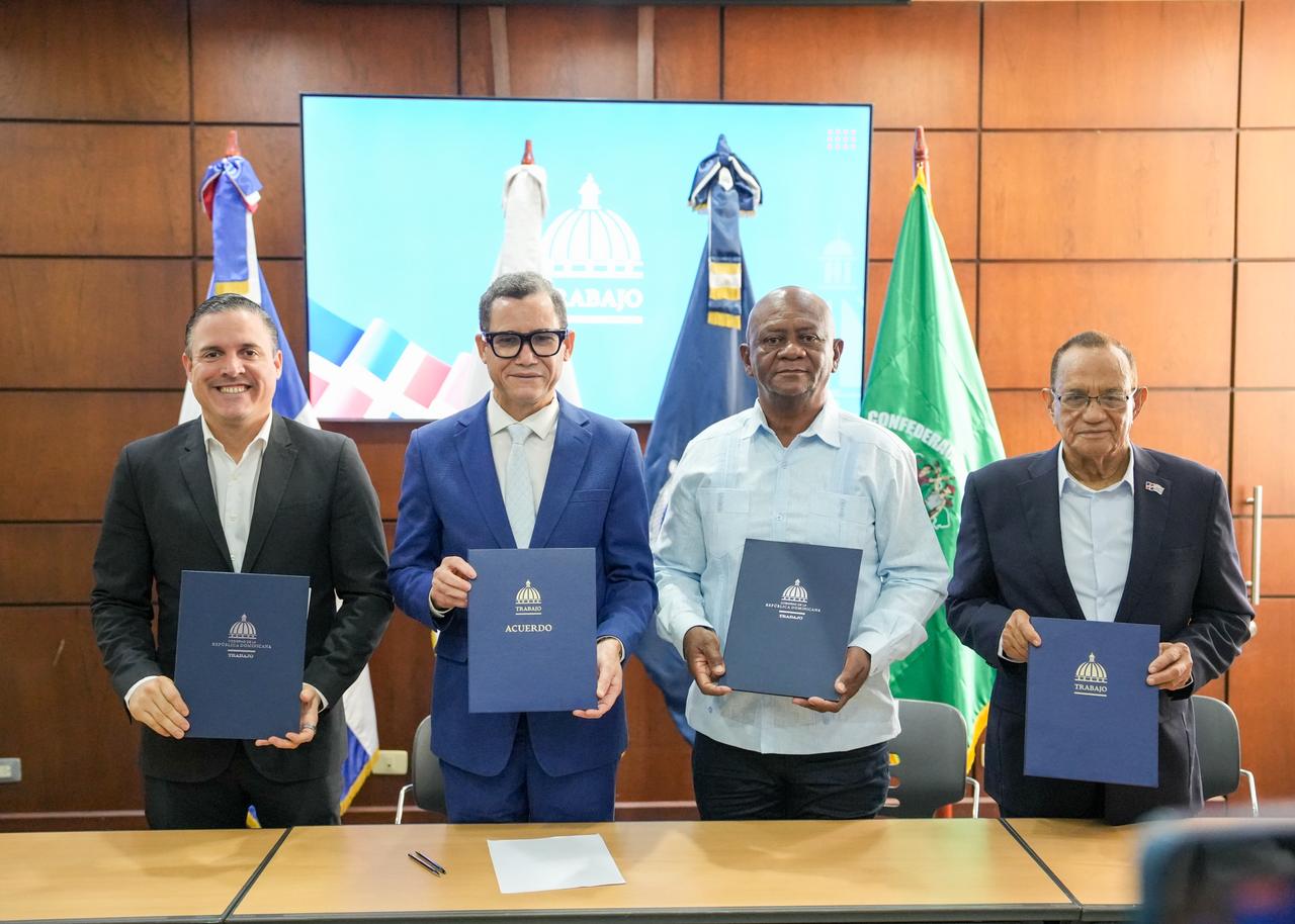 Autoridad Portuaria y sindicato firman pacto histórico que beneficia a 2,400 trabajadores