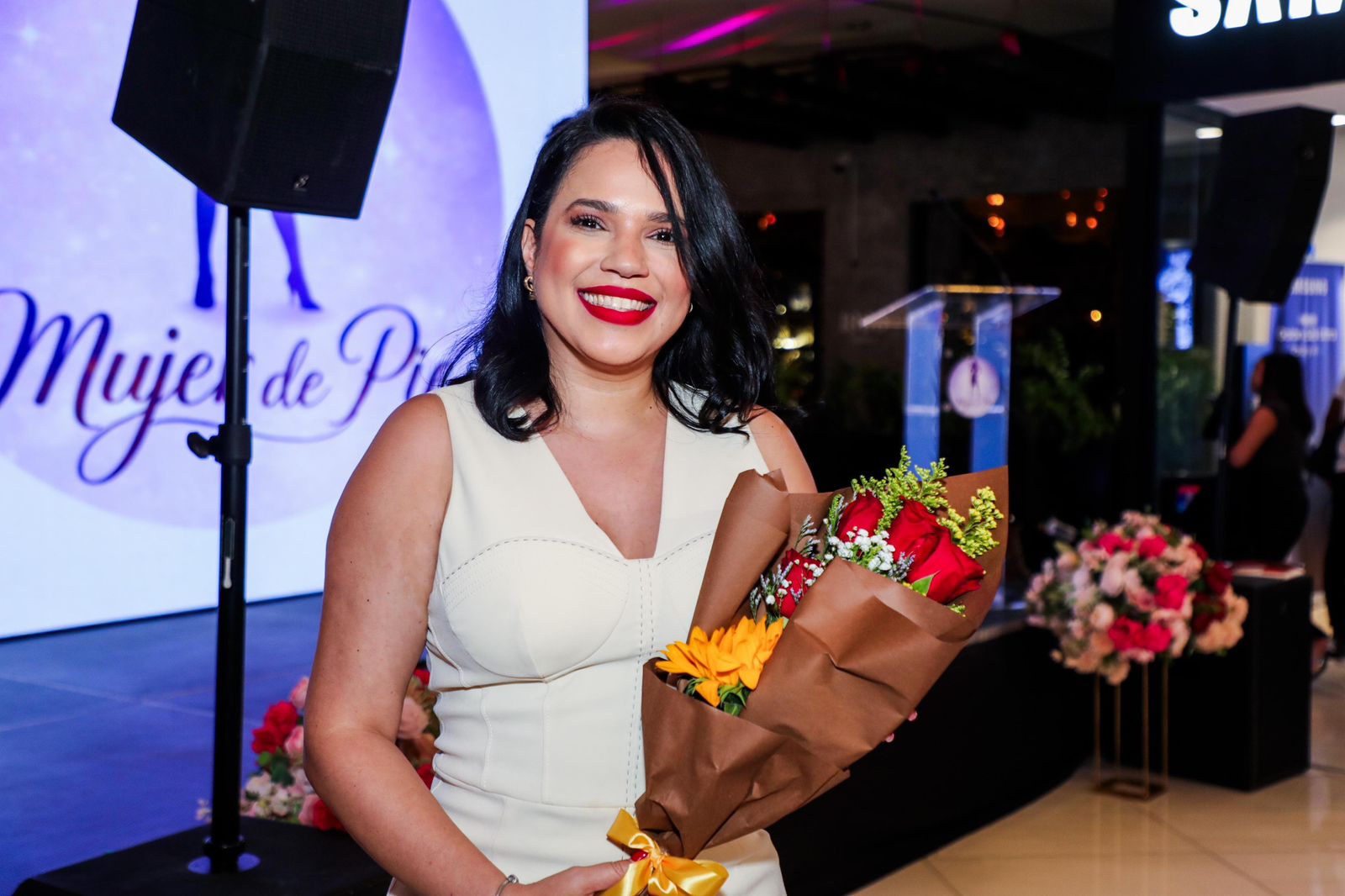 Dra. Tammy Toribio participa en el panel “Mujer de Pie”, celebrado en el Atrio Central de Downtown Center