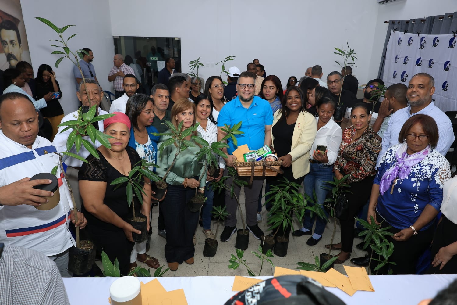 FEDA y SNTP Santo Domingo Oeste lanzan programa “Siembra Tu Patio” para fomentar la producción familiar