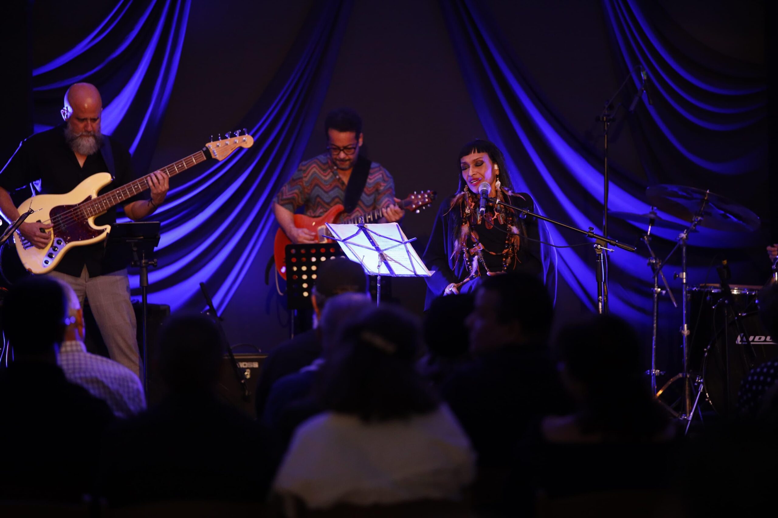 Pat Pereyra deslumbra con una noche cargada de poesía y emoción en el Centro Cultural Banreservas de Santiago